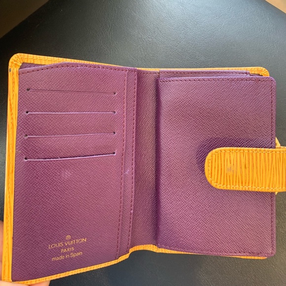 Louis Vuitton Wallet! - Picture 3 of 4